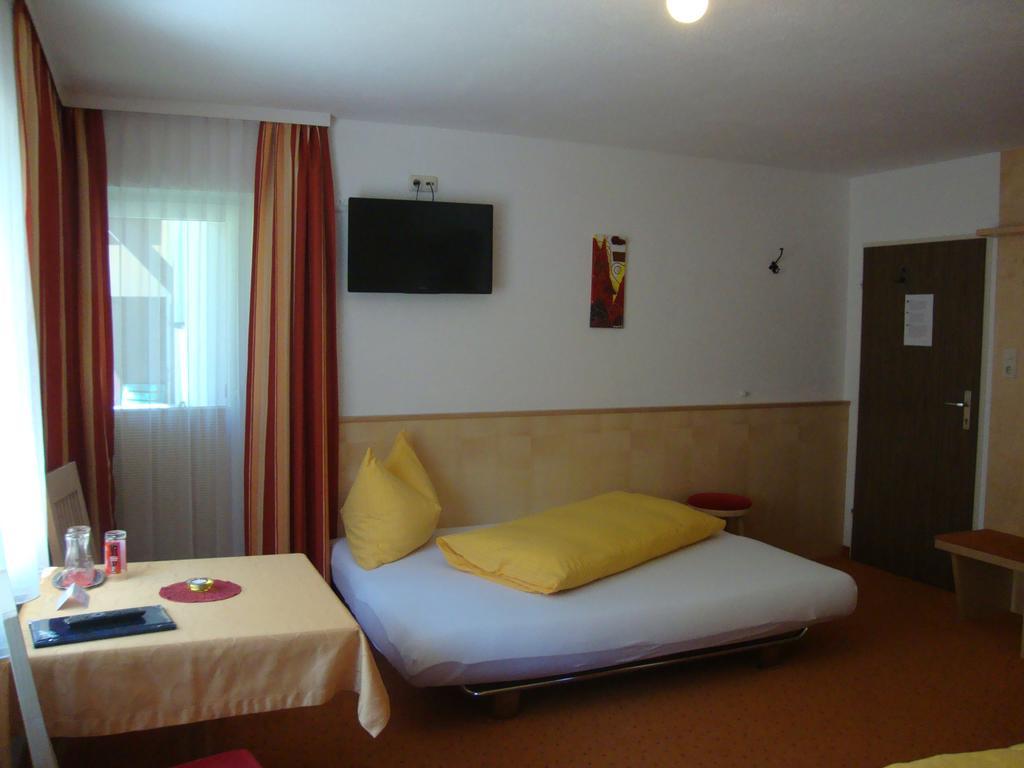 Haus Sonnschein Bed & Breakfast Sölden Dış mekan fotoğraf