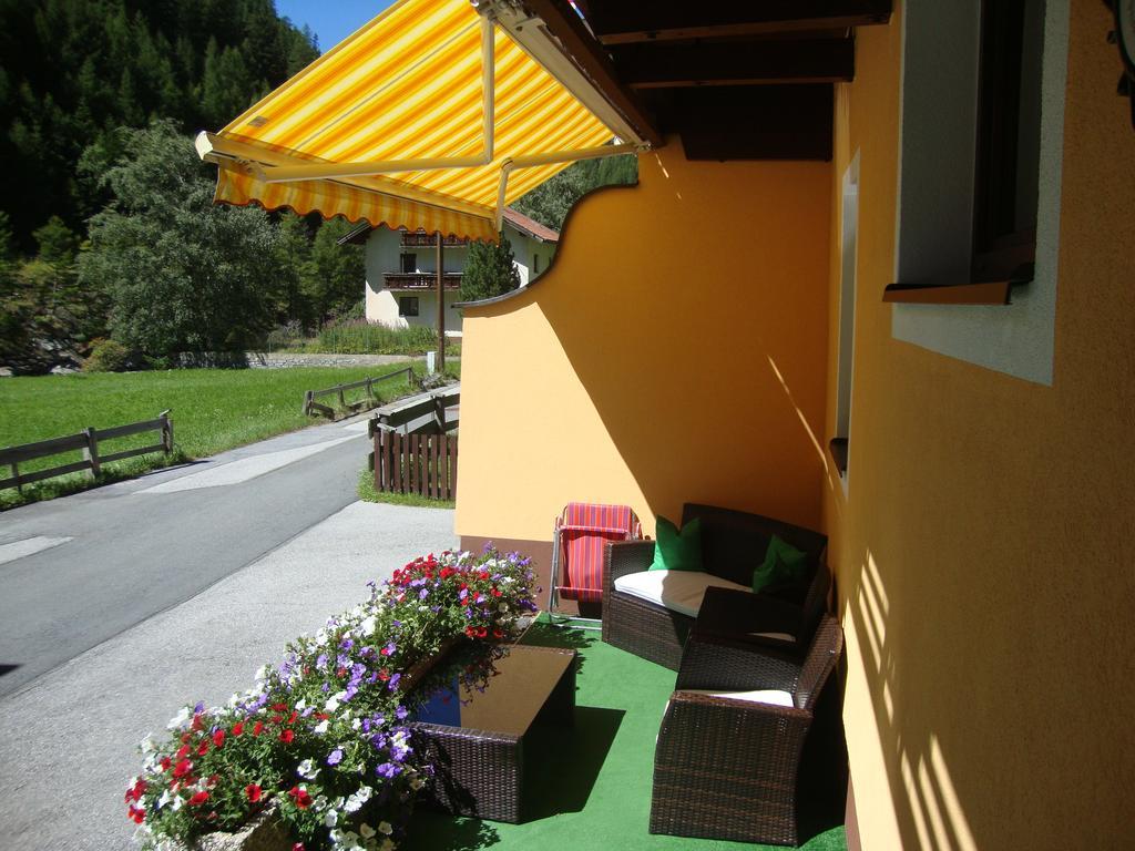 Haus Sonnschein Bed & Breakfast Sölden Dış mekan fotoğraf