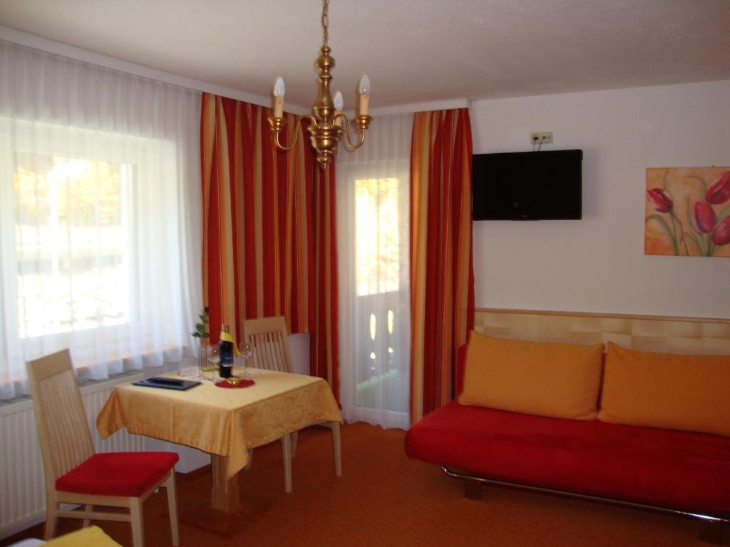 Haus Sonnschein Bed & Breakfast Sölden Oda fotoğraf