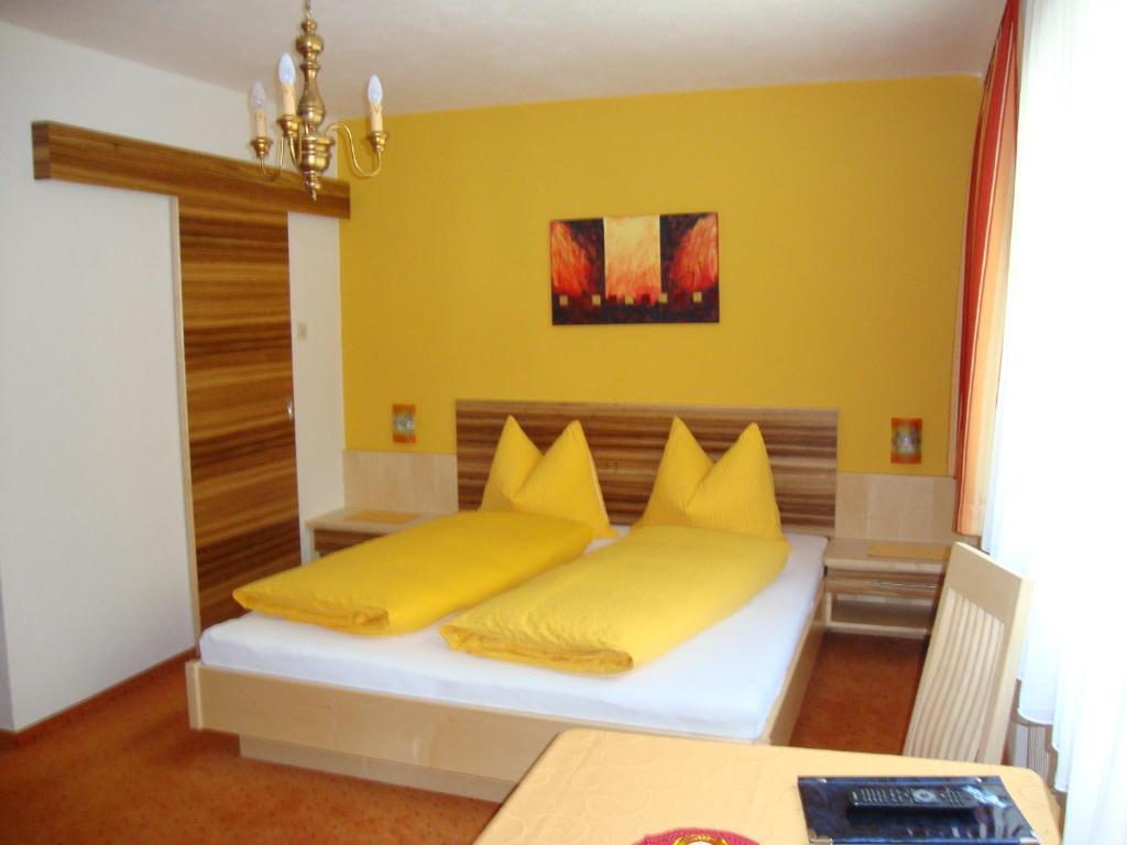Haus Sonnschein Bed & Breakfast Sölden Oda fotoğraf