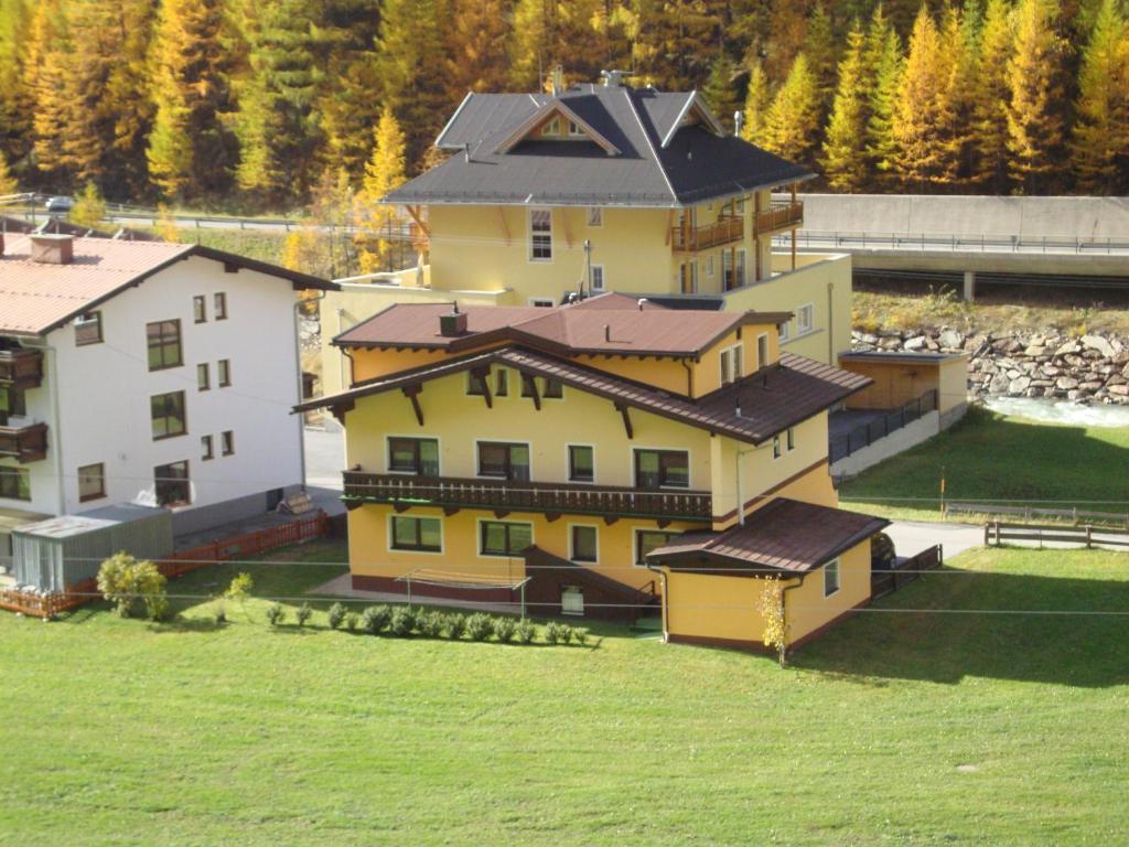 Haus Sonnschein Bed & Breakfast Sölden Dış mekan fotoğraf