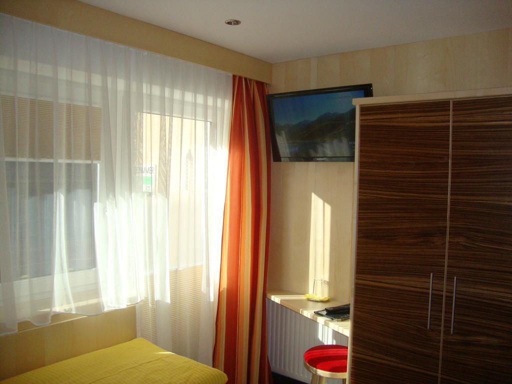 Haus Sonnschein Bed & Breakfast Sölden Dış mekan fotoğraf